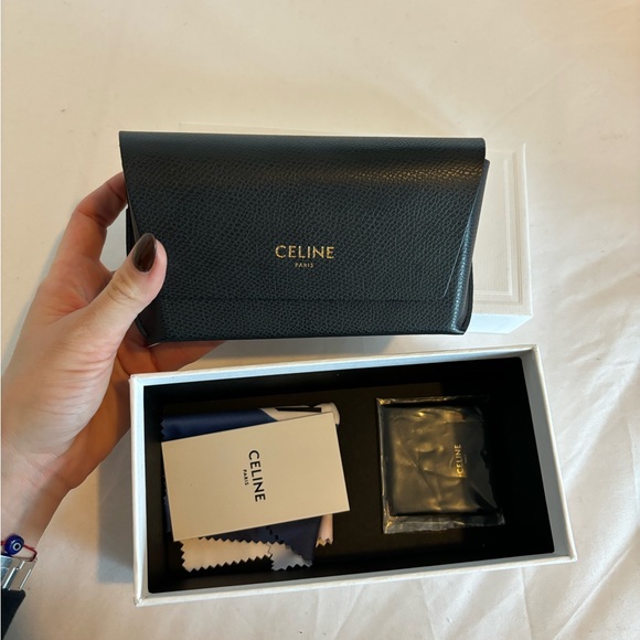 CÉLINE OVAL SUNGLASSES NEVER WORN - Picture 8 of 8